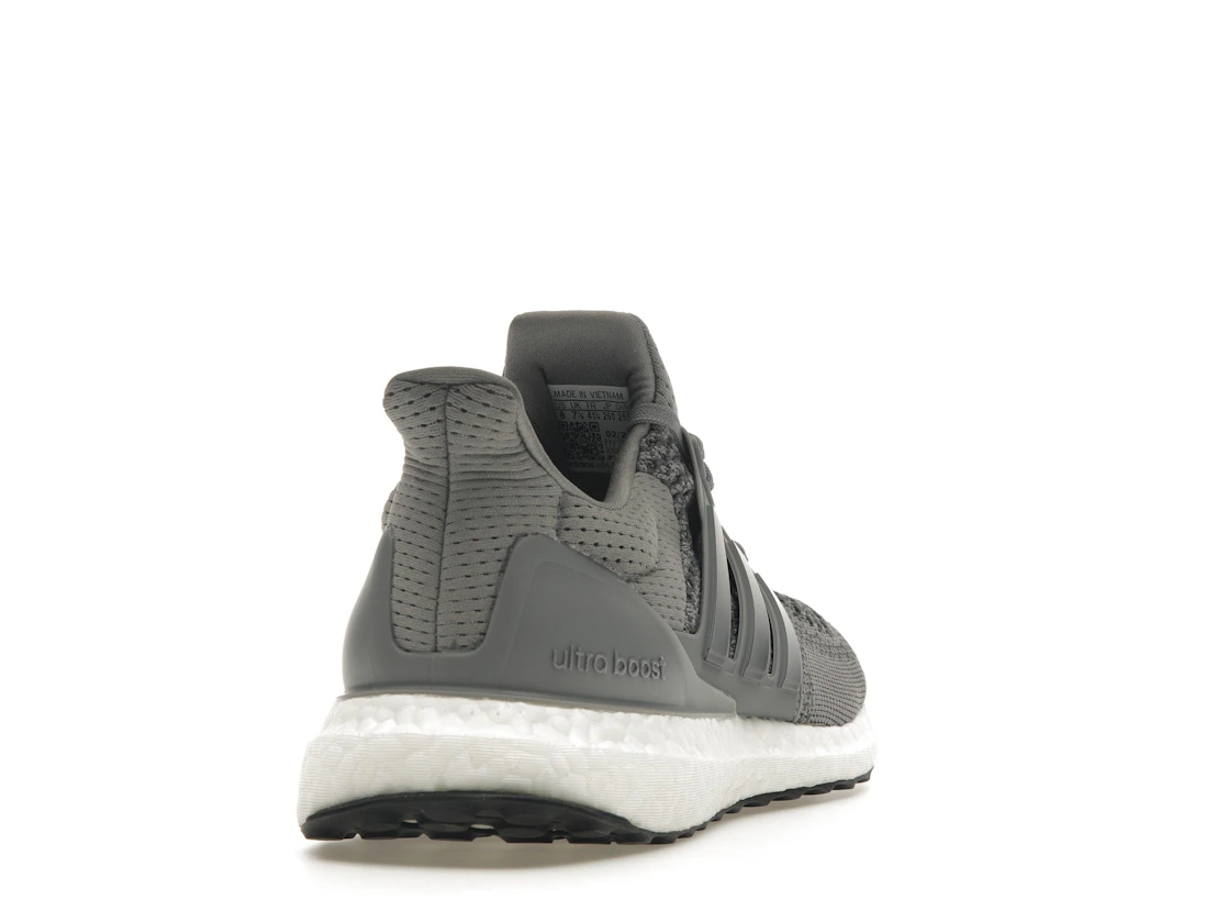 Vue 30 de adidas Ultra Boost 1.0 DNA Grey