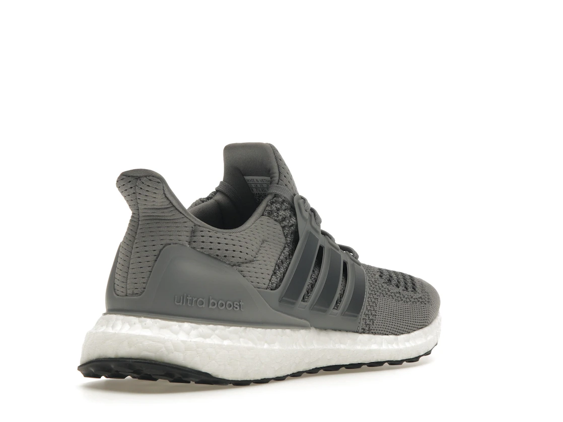 Vue 32 de adidas Ultra Boost 1.0 DNA Grey