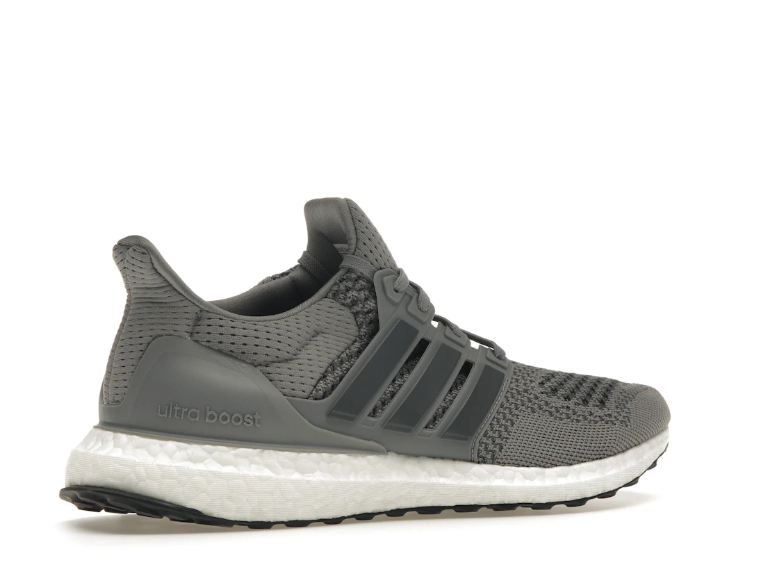 Vue 34 de adidas Ultra Boost 1.0 DNA Grey