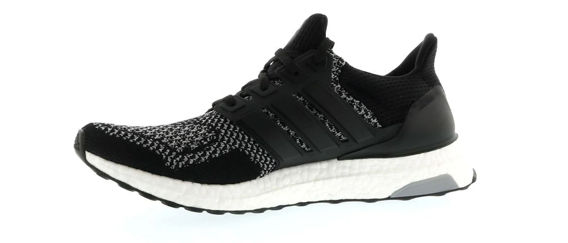 Vue 12 de adidas Ultra Boost 1.0 Black Reflective (2015)