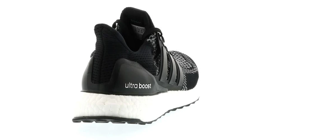 Vue 21 de adidas Ultra Boost 1.0 Black Reflective (2015)