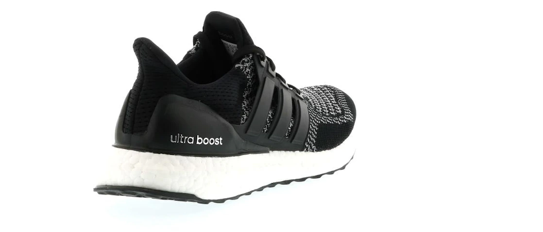 Vue 22 de adidas Ultra Boost 1.0 Black Reflective (2015)