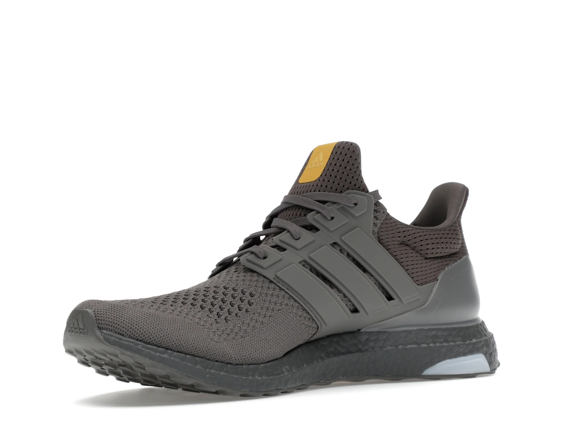 Vue 15 de adidas Ultra Boost 1.0 Charcoal Semi Spark