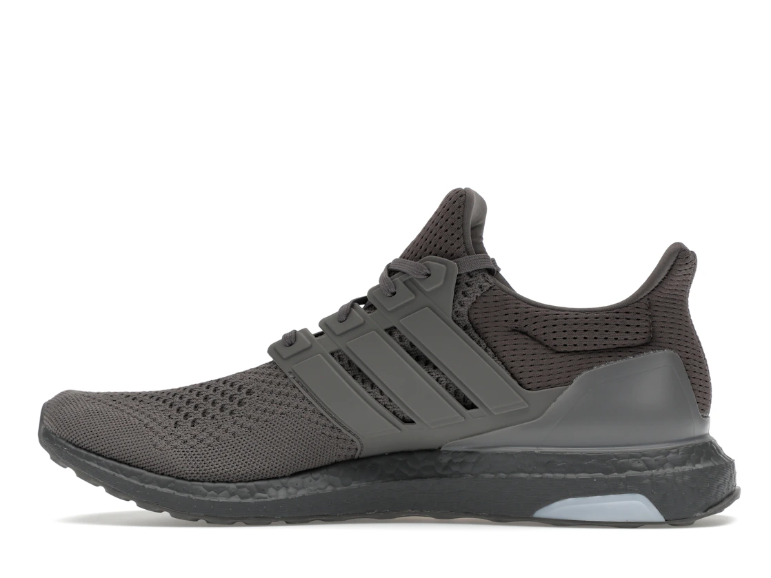 Vue 20 de adidas Ultra Boost 1.0 Charcoal Semi Spark