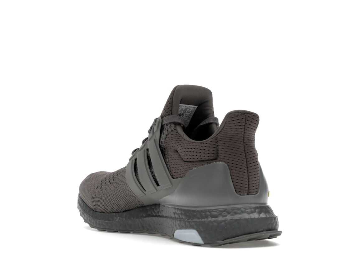 Vue 25 de adidas Ultra Boost 1.0 Charcoal Semi Spark