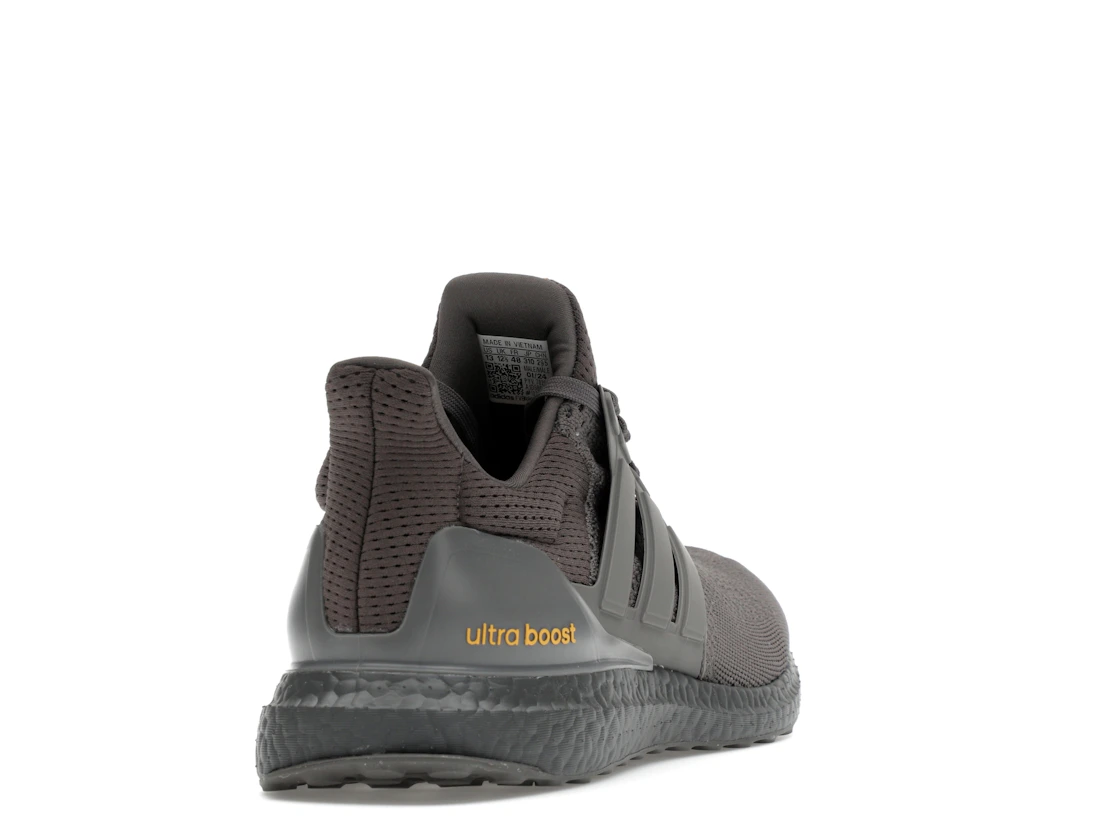Vue 30 de adidas Ultra Boost 1.0 Charcoal Semi Spark
