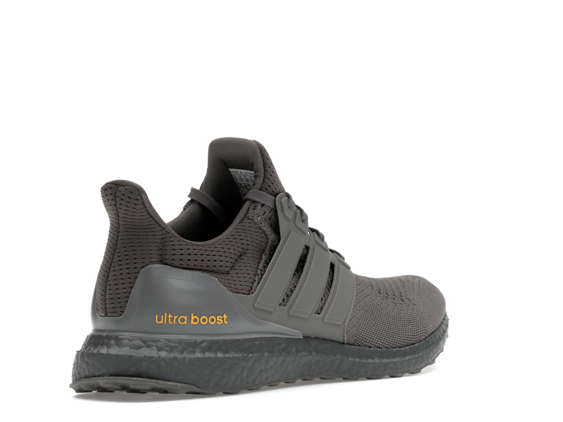 Vue 32 de adidas Ultra Boost 1.0 Charcoal Semi Spark