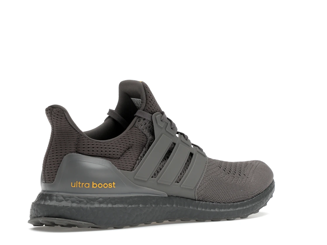 Vue 33 de adidas Ultra Boost 1.0 Charcoal Semi Spark