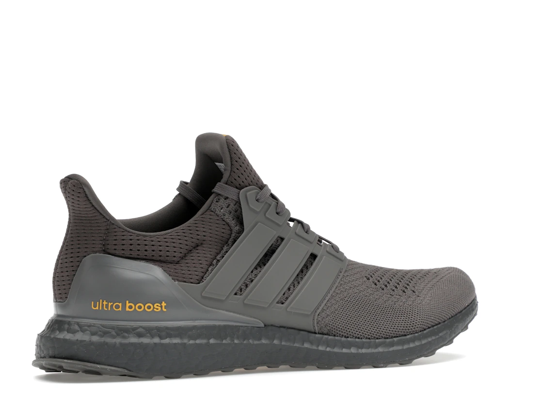 Vue 34 de adidas Ultra Boost 1.0 Charcoal Semi Spark