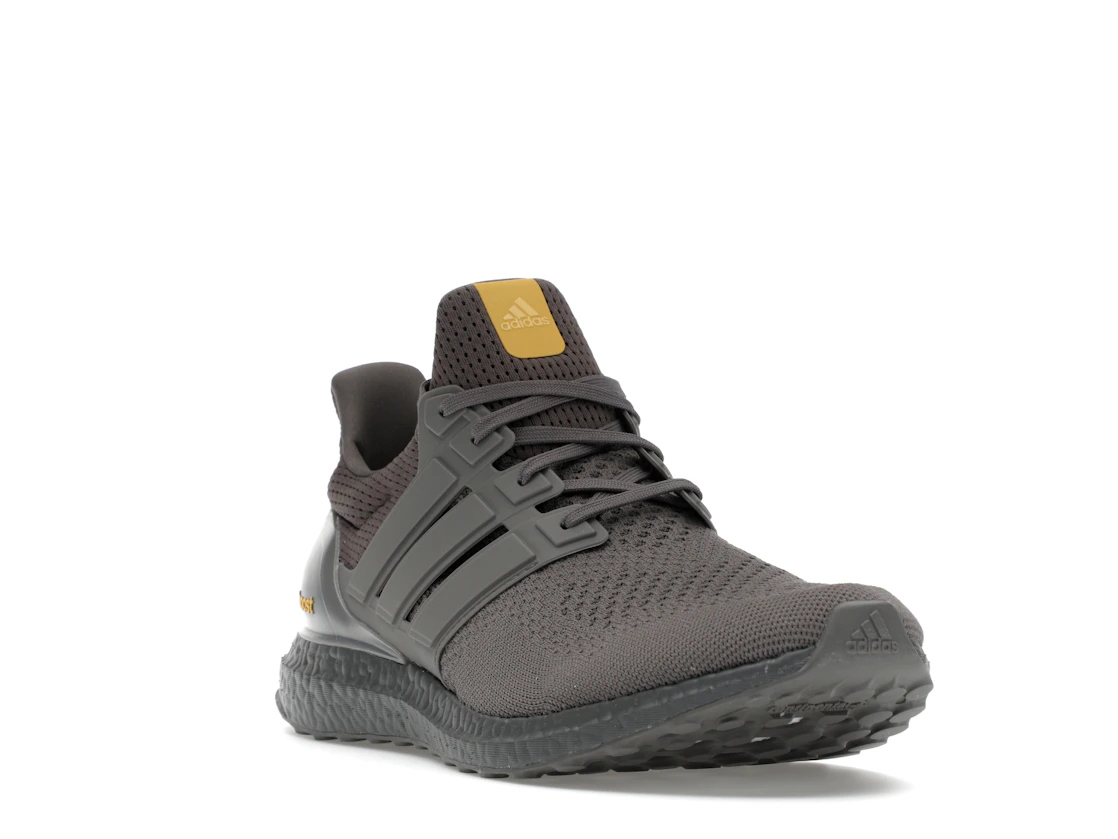 Vue 7 de adidas Ultra Boost 1.0 Charcoal Semi Spark