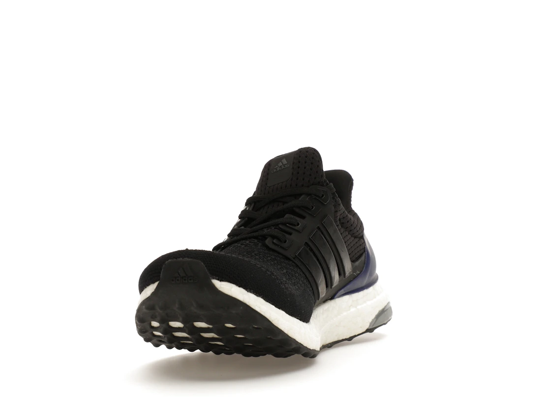 Vue 12 de adidas Ultra Boost 1.0 OG Black Gold Purple