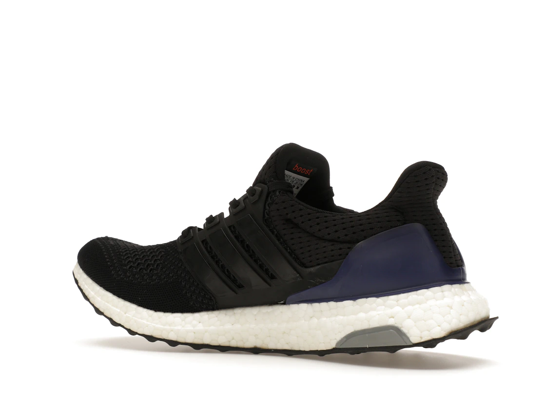 Vue 22 de adidas Ultra Boost 1.0 OG Black Gold Purple