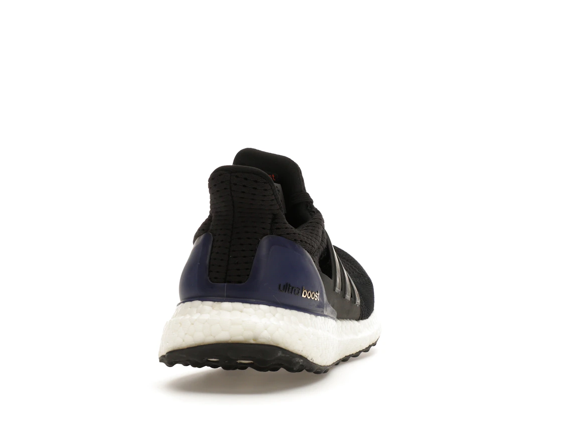 Vue 29 de adidas Ultra Boost 1.0 OG Black Gold Purple
