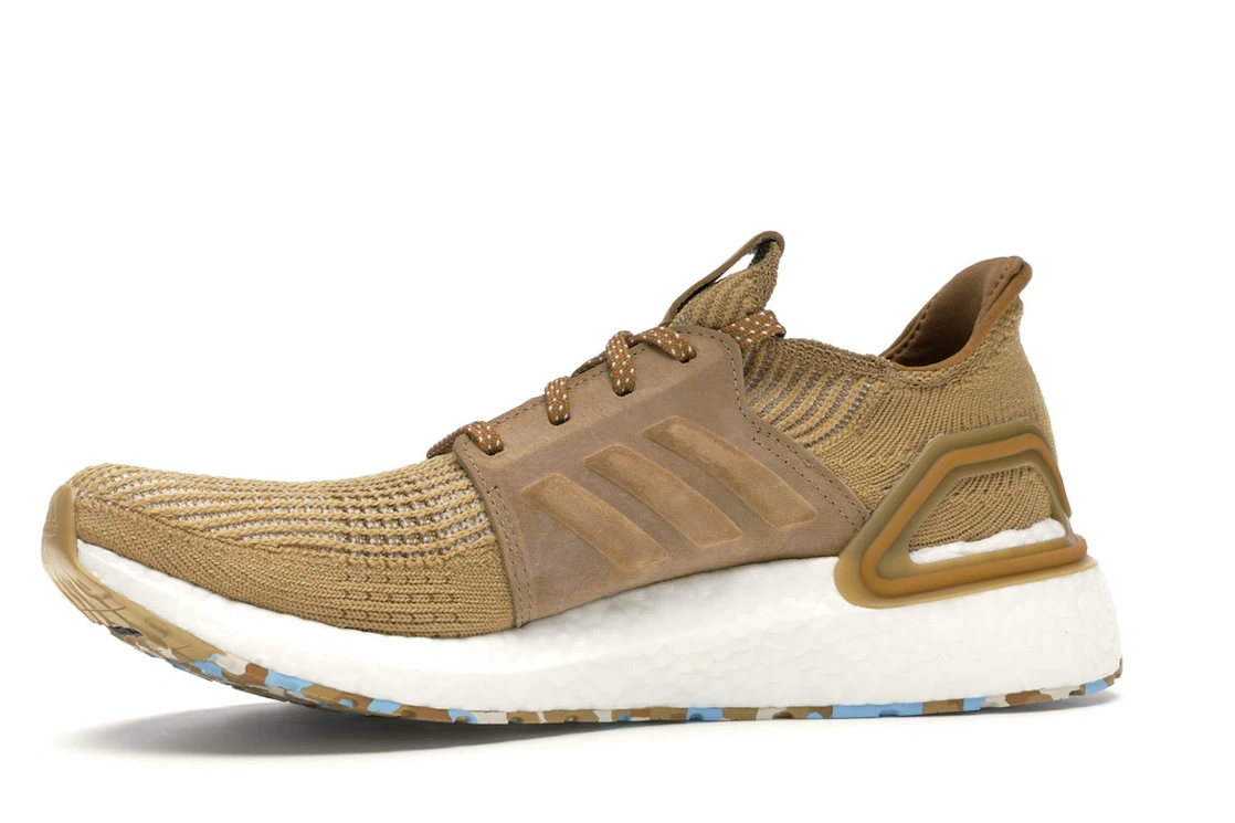 Vue 17 de adidas Ultra Boost 19 Universal Works Sand