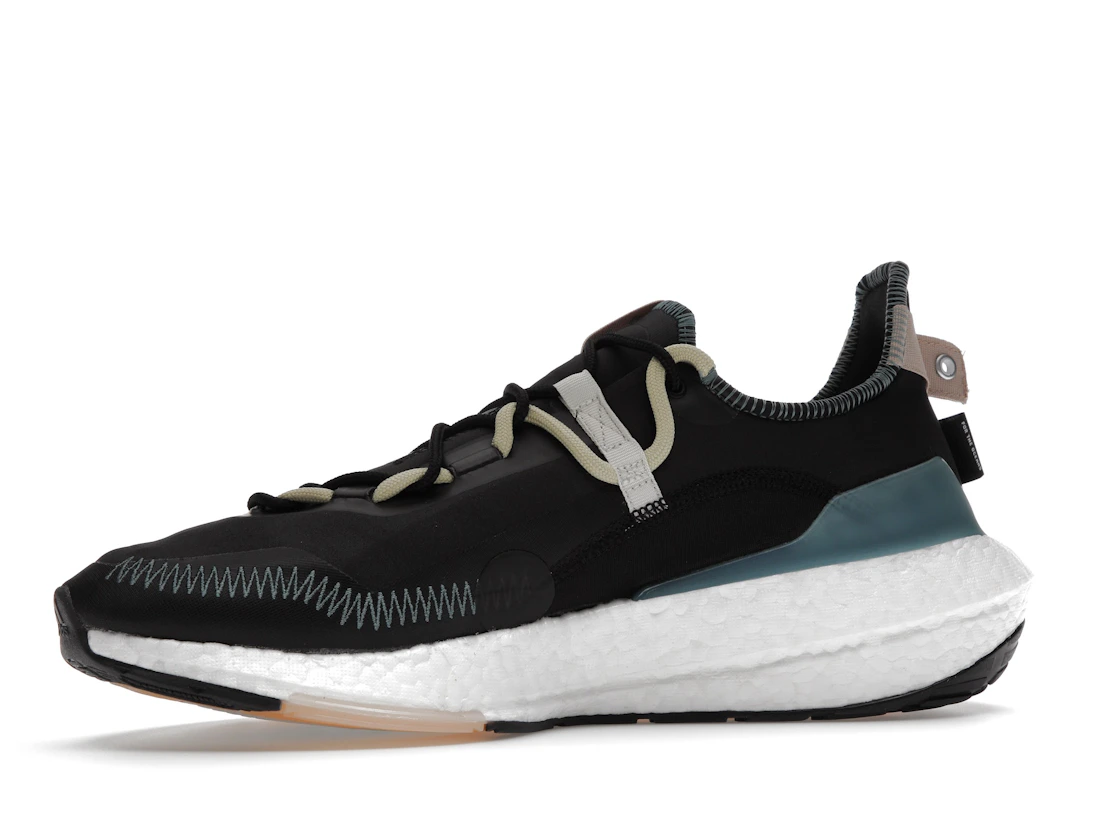 Vue 17 de adidas Ultra Boost 21 Parley Carbon