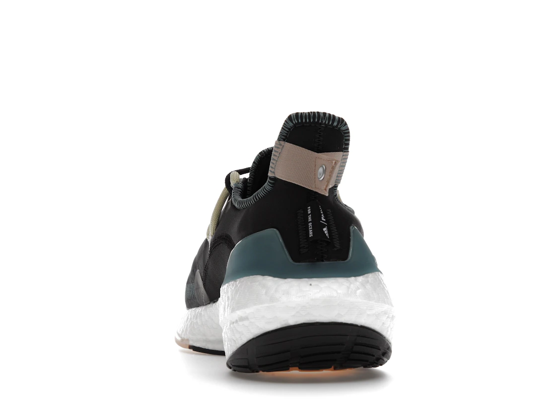 Vue 27 de adidas Ultra Boost 21 Parley Carbon