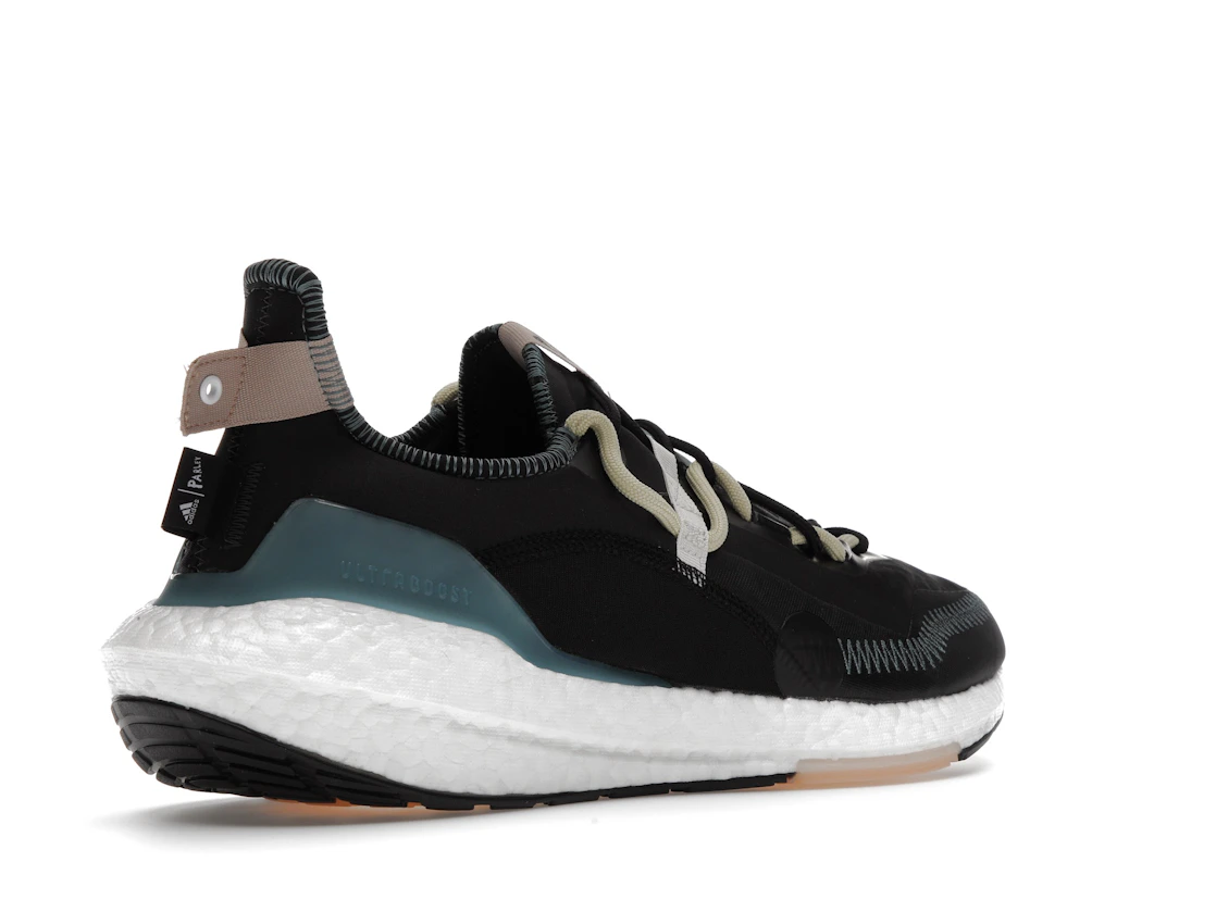 Vue 33 de adidas Ultra Boost 21 Parley Carbon
