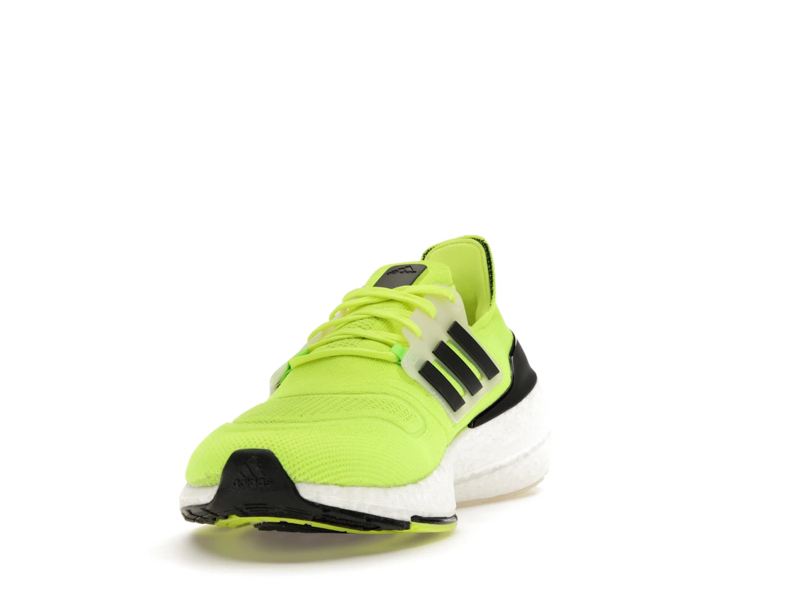 Vue 12 de adidas Ultra Boost 22 Solar Yellow