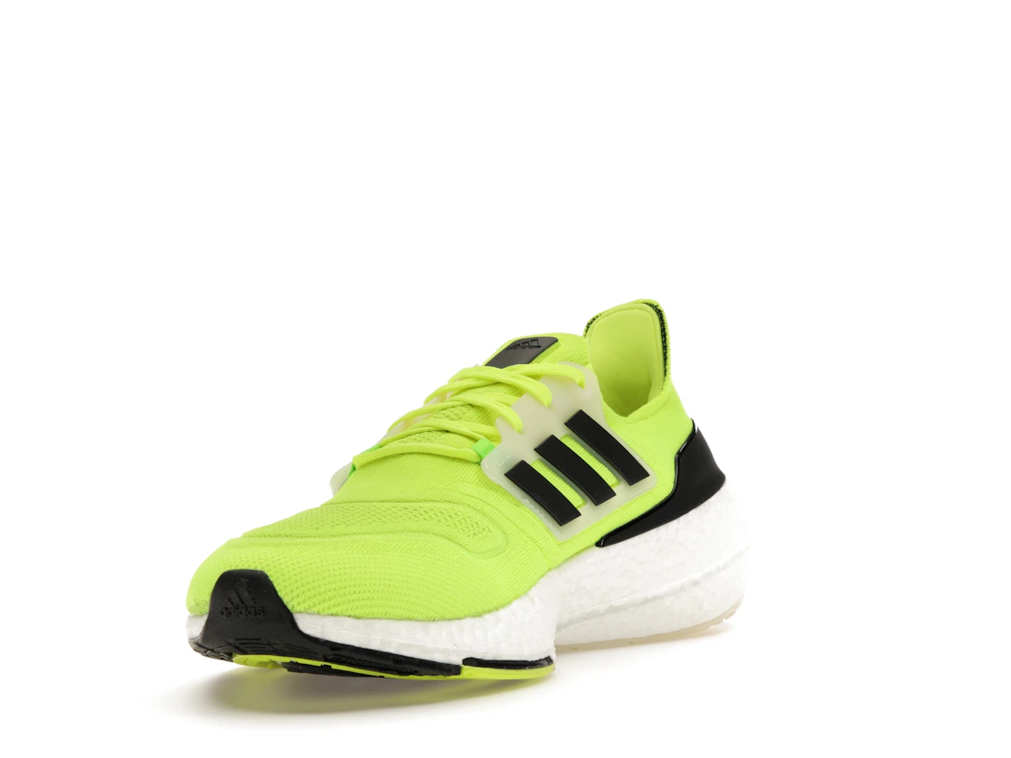 Vue 13 de adidas Ultra Boost 22 Solar Yellow