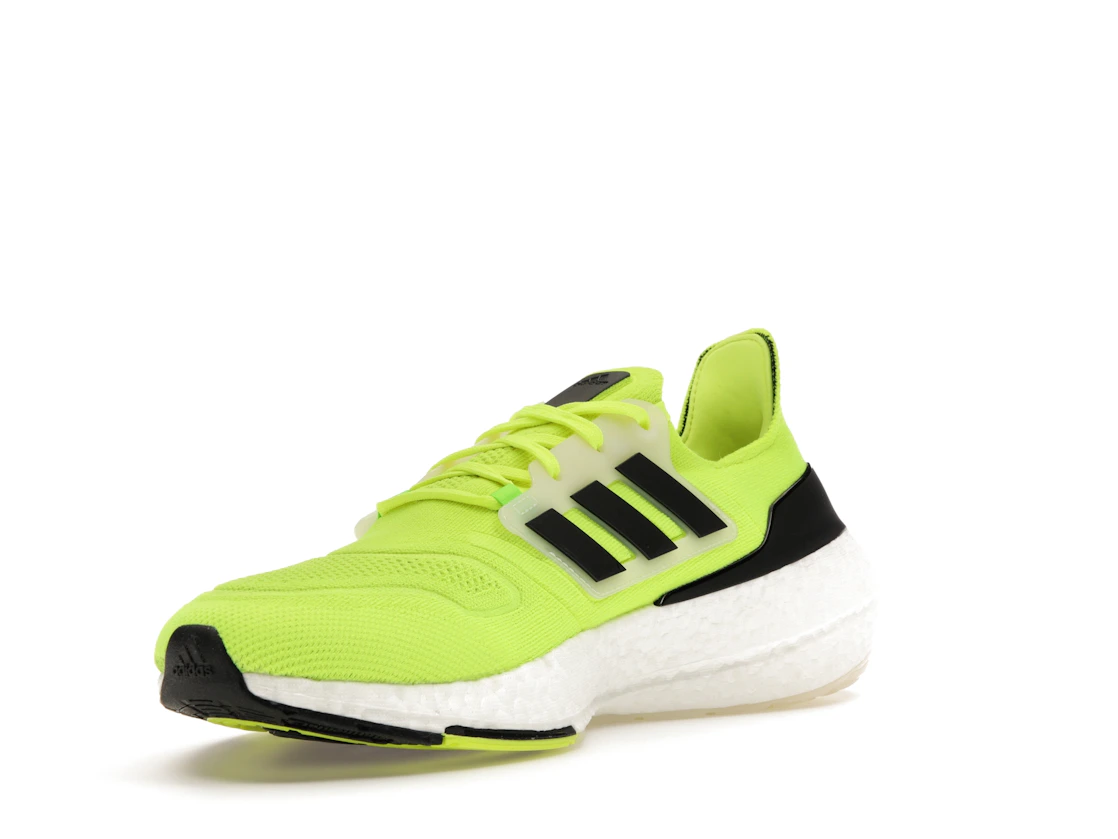 Vue 14 de adidas Ultra Boost 22 Solar Yellow