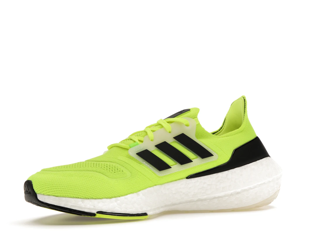 Vue 16 de adidas Ultra Boost 22 Solar Yellow