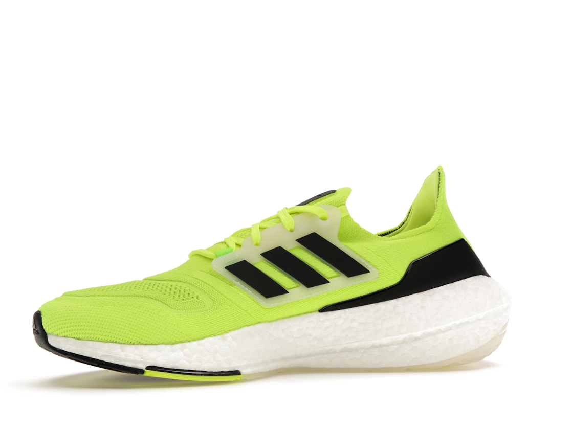 Vue 17 de adidas Ultra Boost 22 Solar Yellow