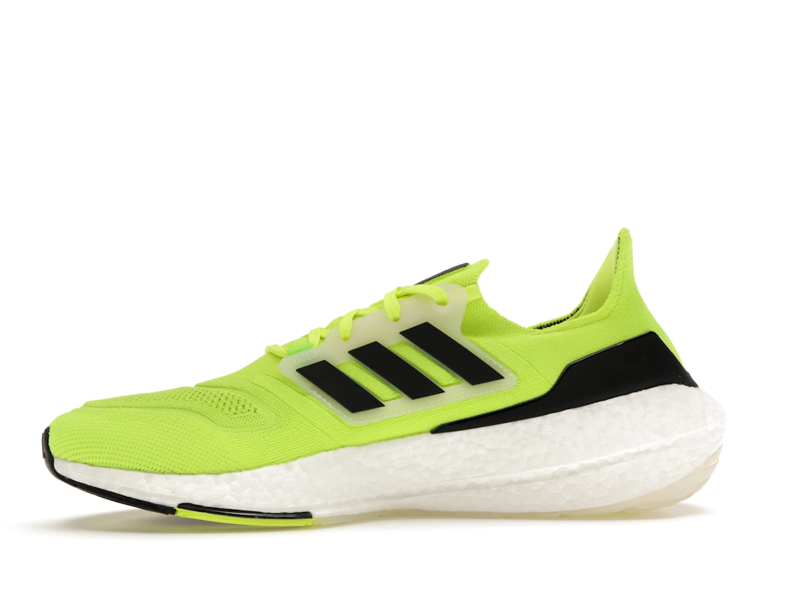 Vue 18 de adidas Ultra Boost 22 Solar Yellow