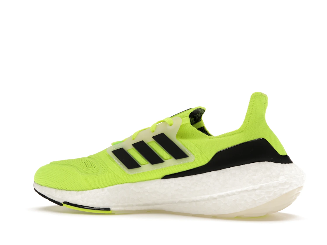Vue 21 de adidas Ultra Boost 22 Solar Yellow
