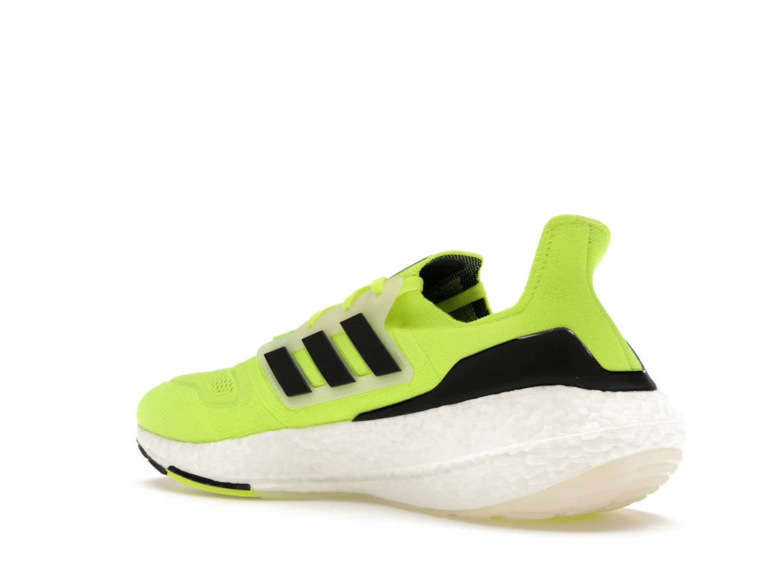 Vue 23 de adidas Ultra Boost 22 Solar Yellow
