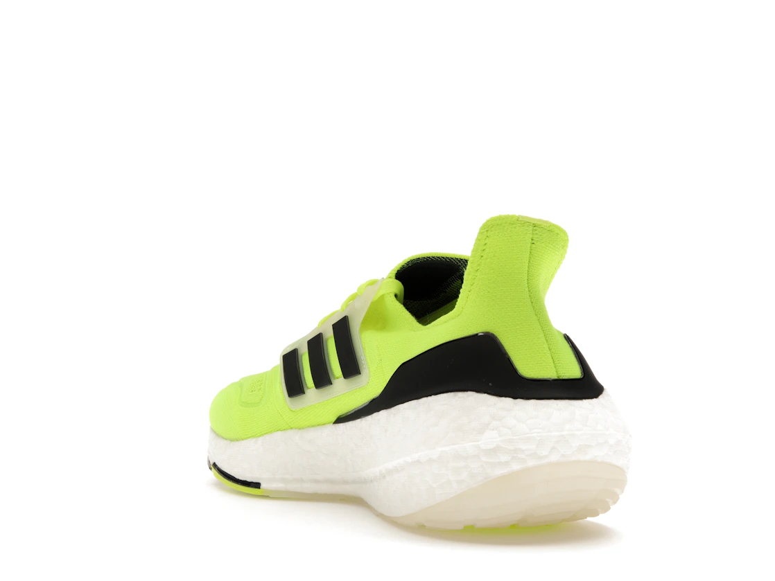 Vue 25 de adidas Ultra Boost 22 Solar Yellow