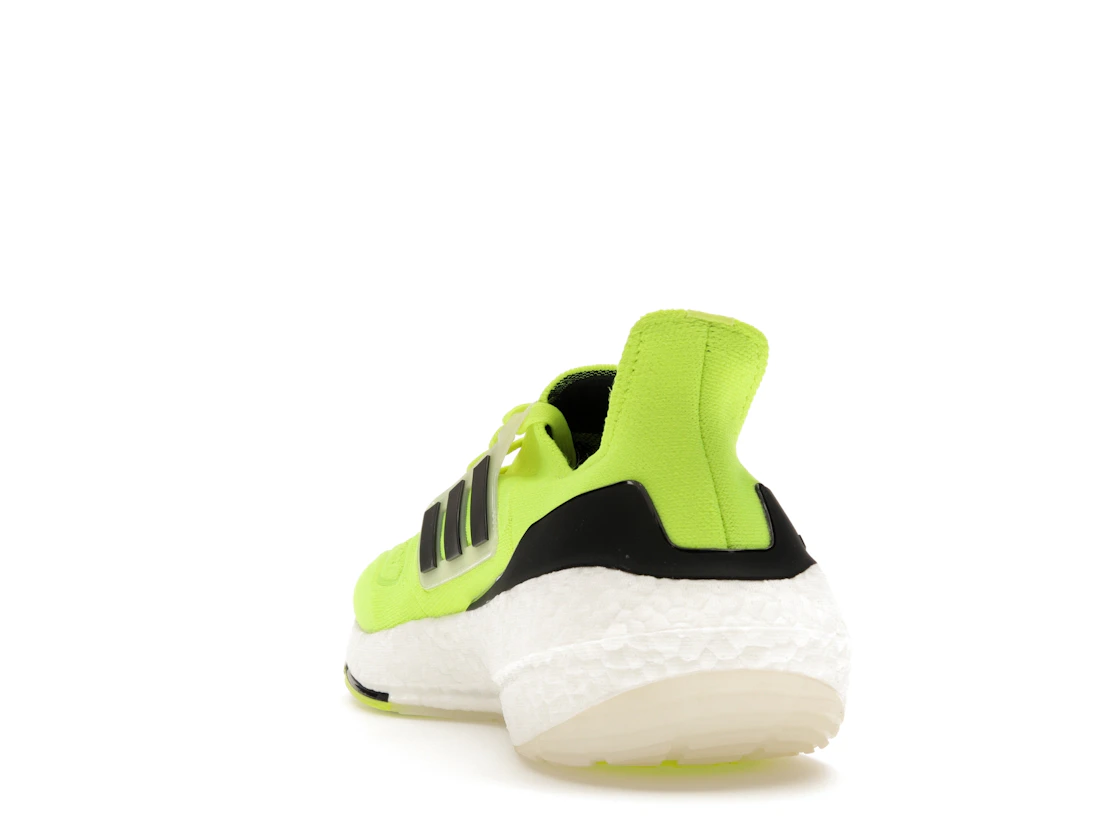 Vue 26 de adidas Ultra Boost 22 Solar Yellow