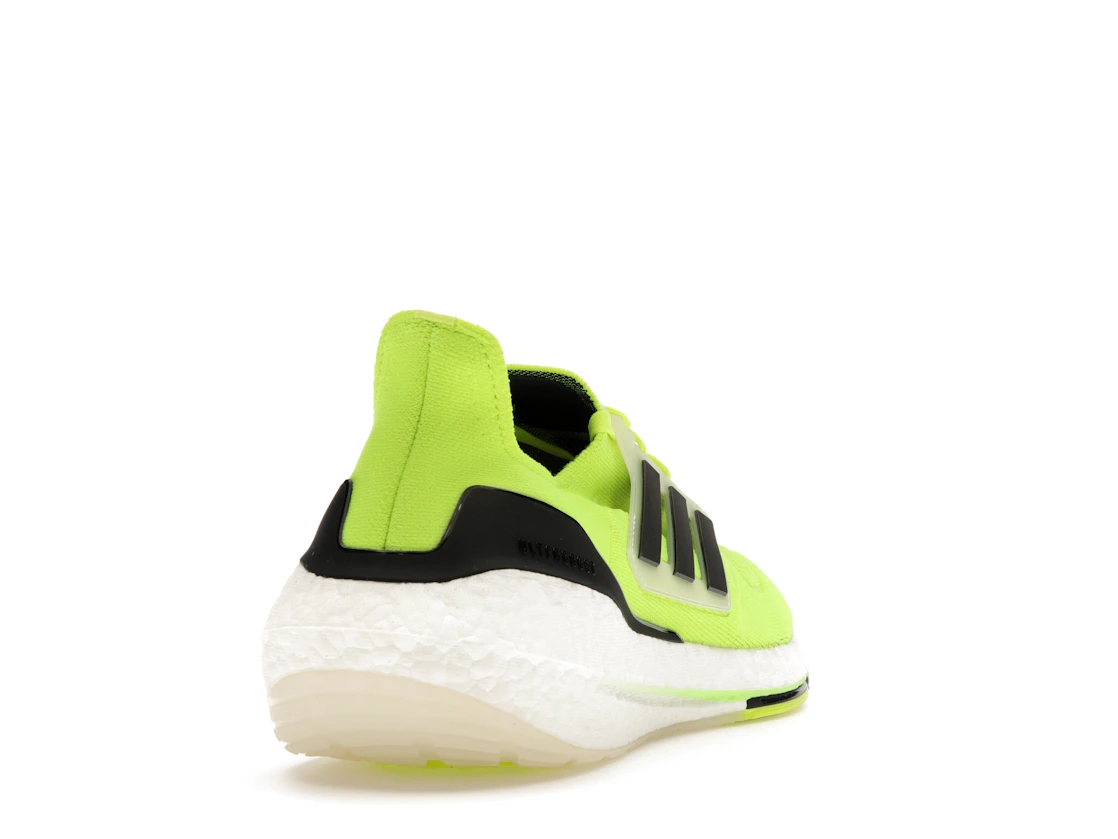 Vue 30 de adidas Ultra Boost 22 Solar Yellow