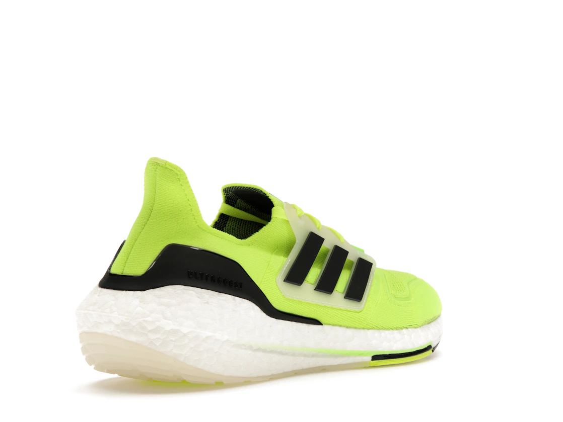 Vue 32 de adidas Ultra Boost 22 Solar Yellow