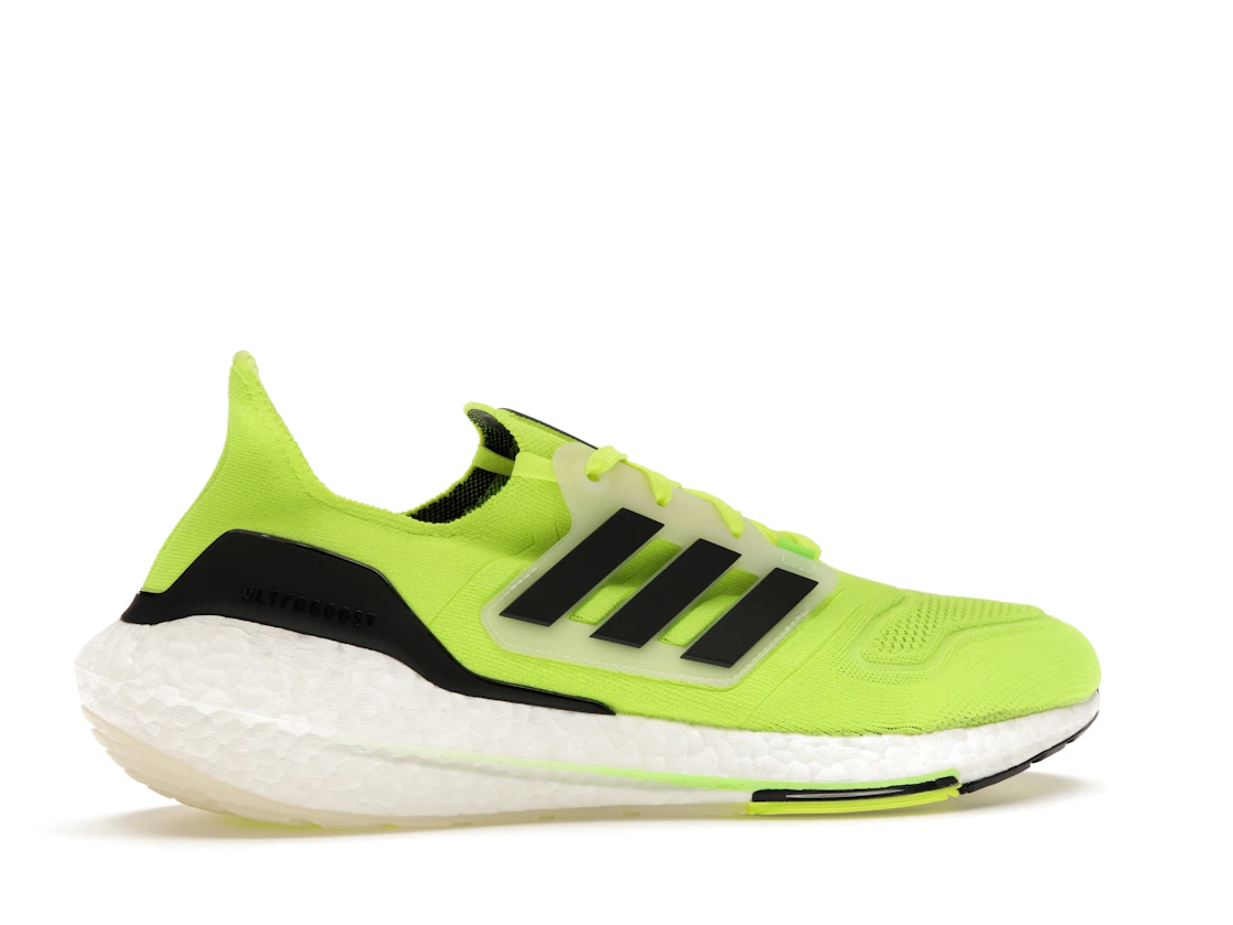 Vue 35 de adidas Ultra Boost 22 Solar Yellow
