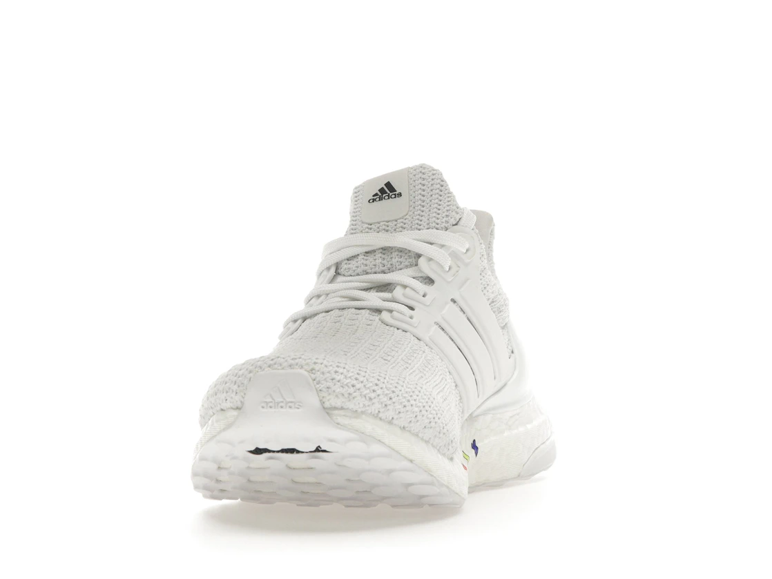 Vue 12 de adidas Ultra Boost 4.0 DNA Hearts Pack White 