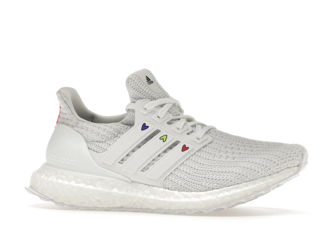 Vue 3 de adidas Ultra Boost 4.0 DNA Hearts Pack White 