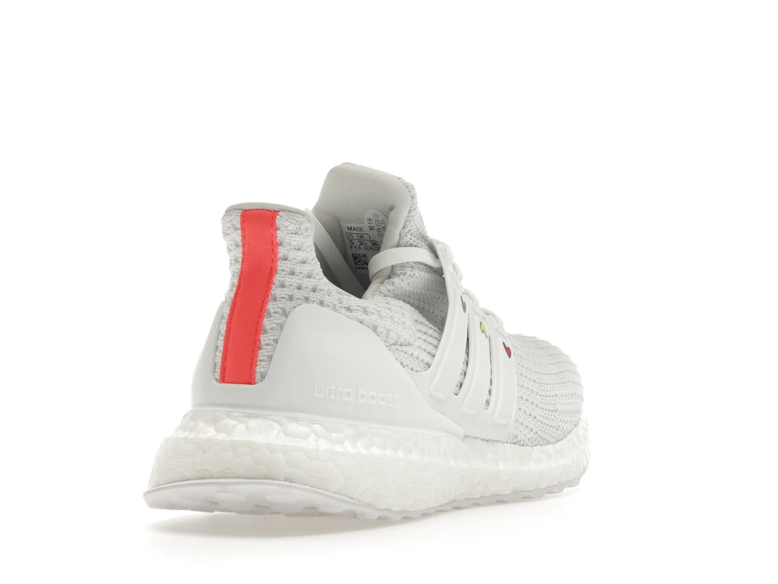 Vue 31 de adidas Ultra Boost 4.0 DNA Hearts Pack White 