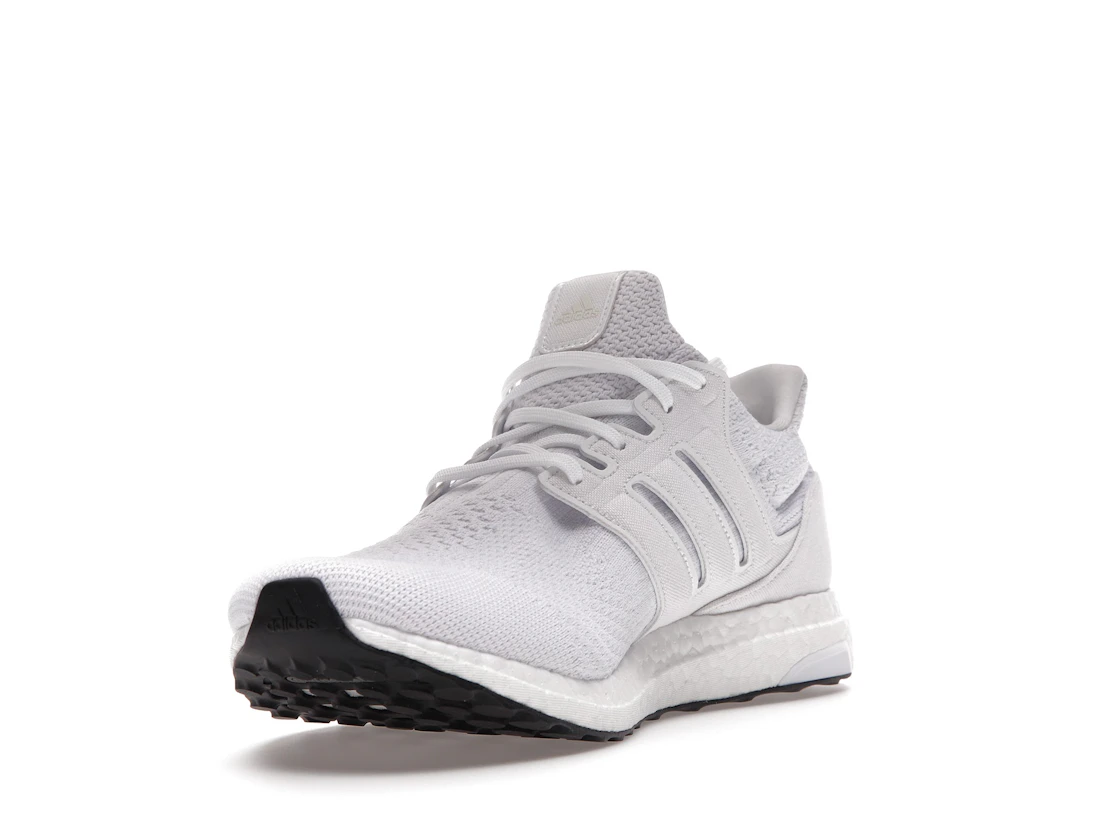 Vue 13 de adidas Ultra Boost 5.0 DNA Triple White