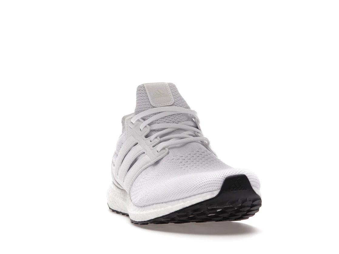 Vue 8 de adidas Ultra Boost 5.0 DNA Triple White