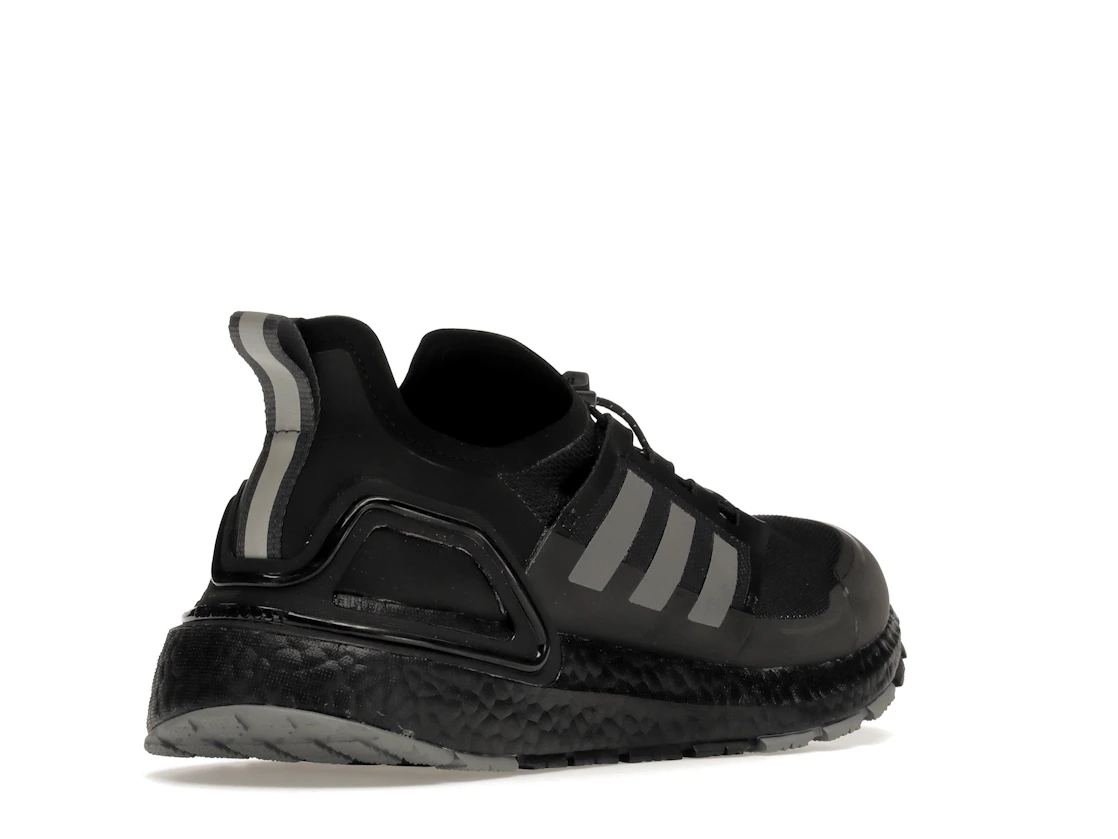 Vue 32 de adidas Ultra Boost Winter Rdy Core Black