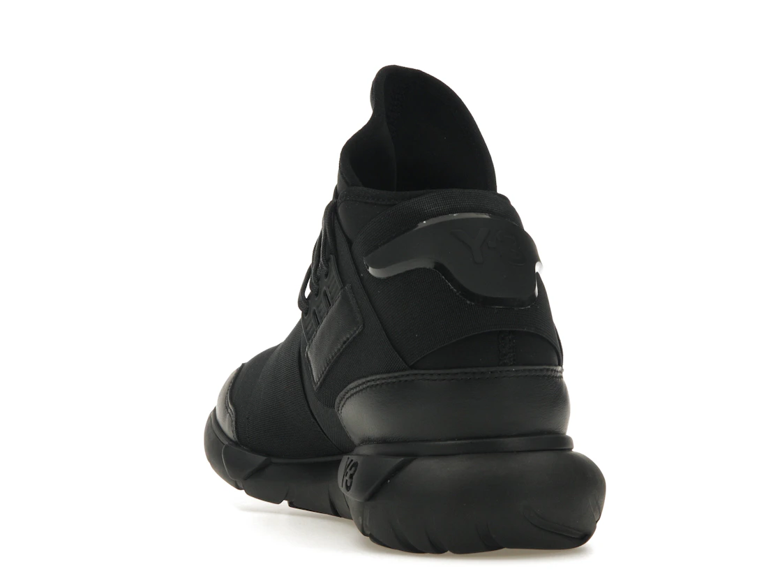 Vue 26 de adidas Y-3 Qasa Triple Black