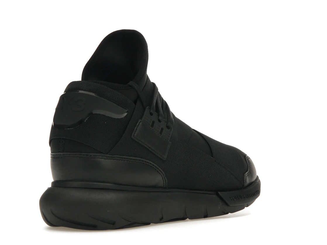 Vue 32 de adidas Y-3 Qasa Triple Black