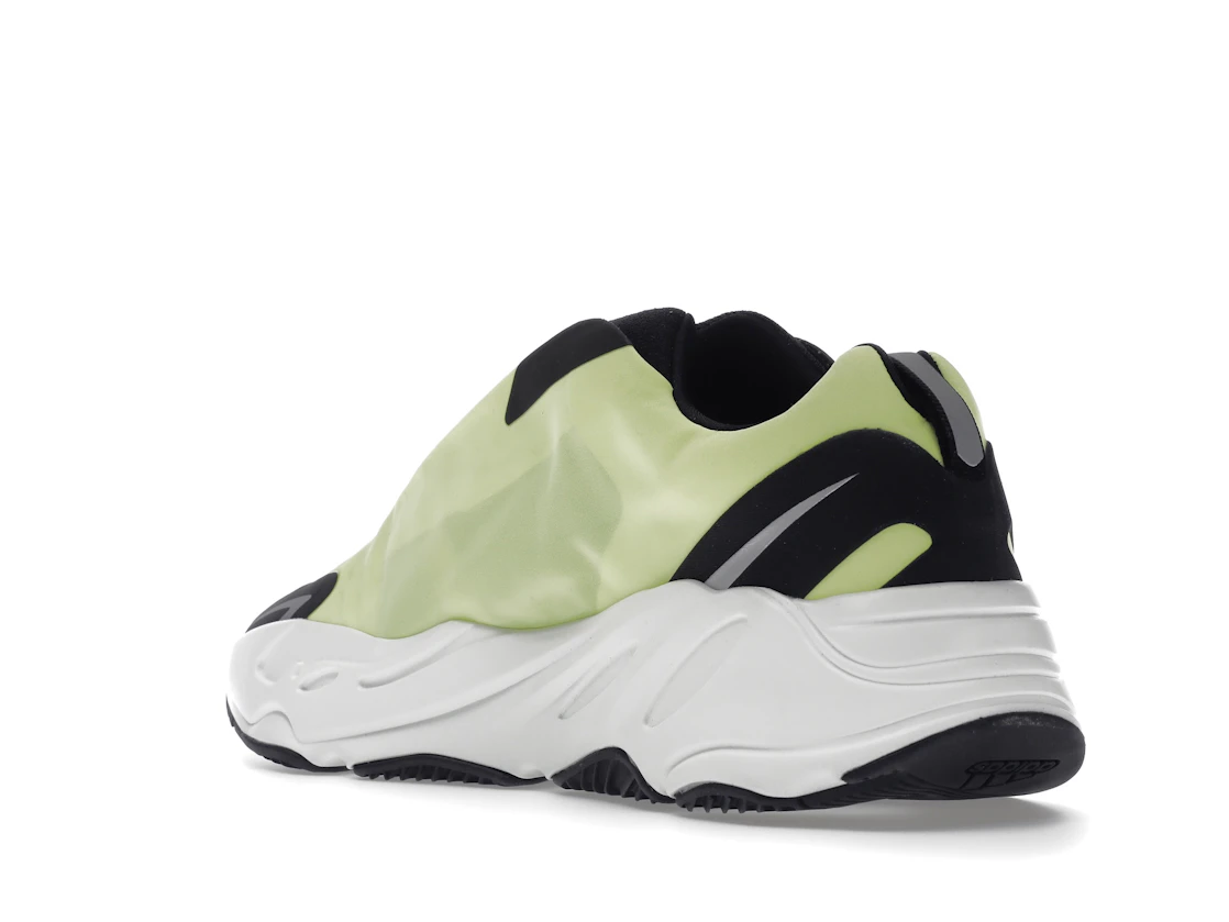 Vue 24 de adidas Yeezy Boost 700 MNVN Laceless Phosphor