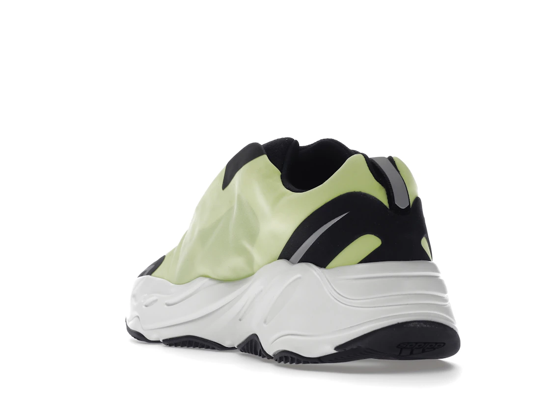 Vue 25 de adidas Yeezy Boost 700 MNVN Laceless Phosphor