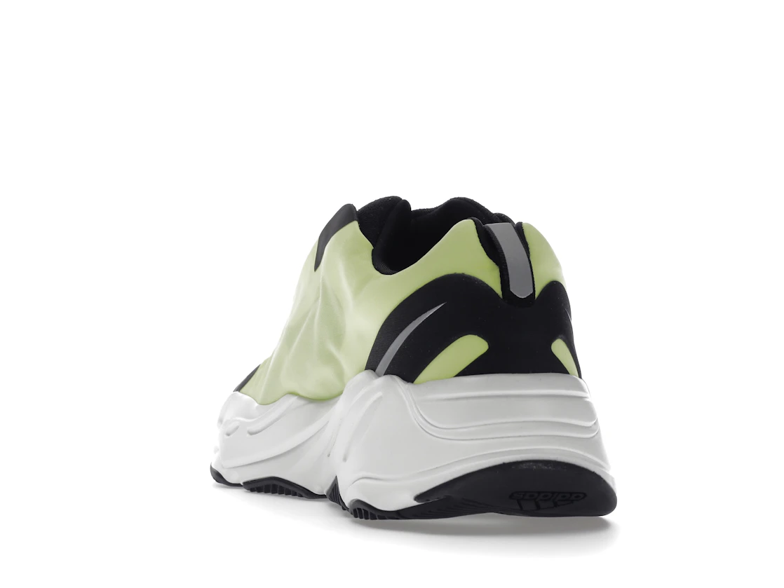 Vue 26 de adidas Yeezy Boost 700 MNVN Laceless Phosphor