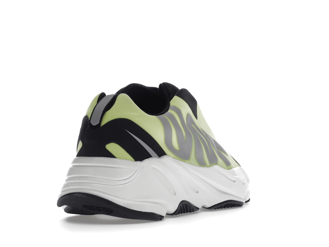 Vue 31 de adidas Yeezy Boost 700 MNVN Laceless Phosphor