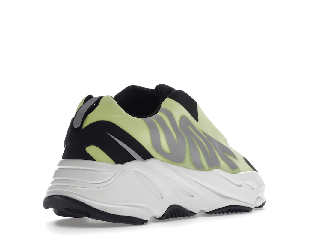 Vue 32 de adidas Yeezy Boost 700 MNVN Laceless Phosphor