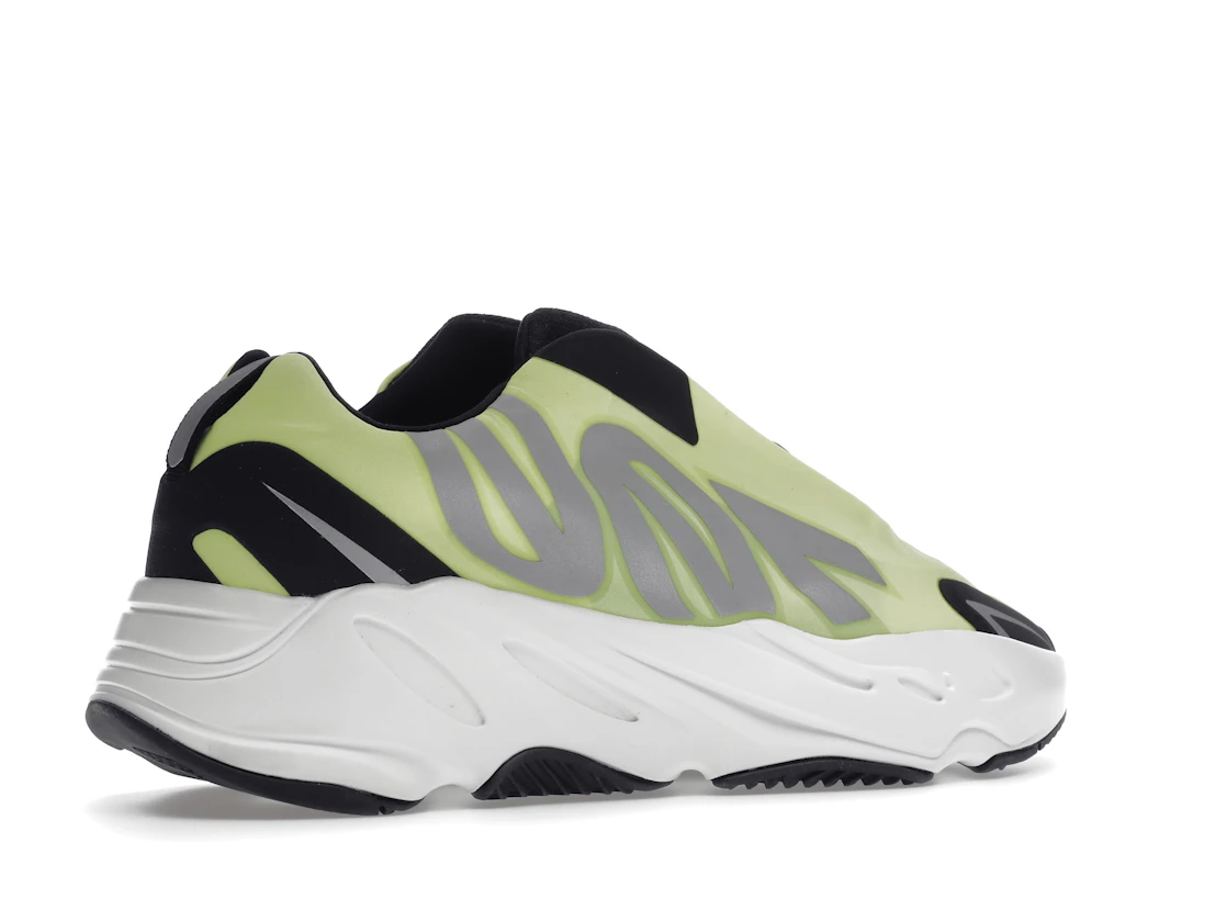 Vue 34 de adidas Yeezy Boost 700 MNVN Laceless Phosphor
