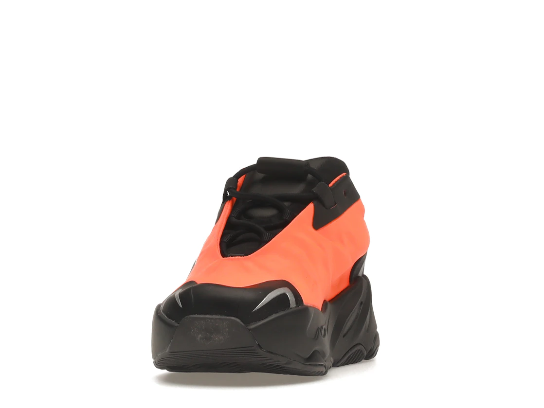 Vue 12 de adidas Yeezy Boost 700 MNVN Orange (Infants)