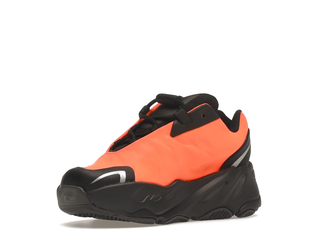 Vue 15 de adidas Yeezy Boost 700 MNVN Orange (Infants)